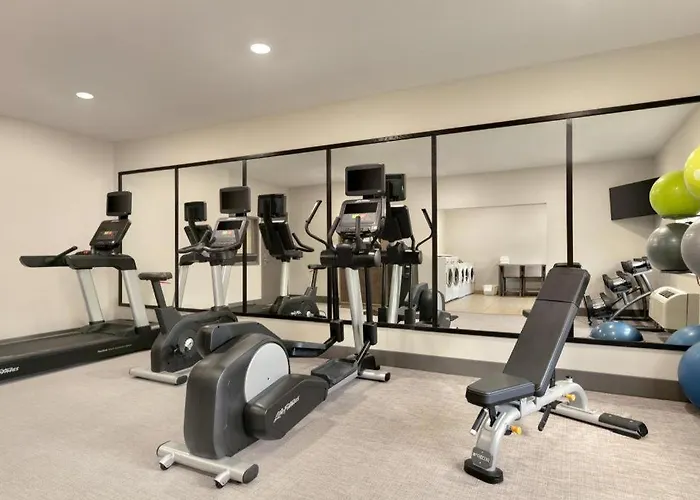 Candlewood By Ihg Hotel Springfield