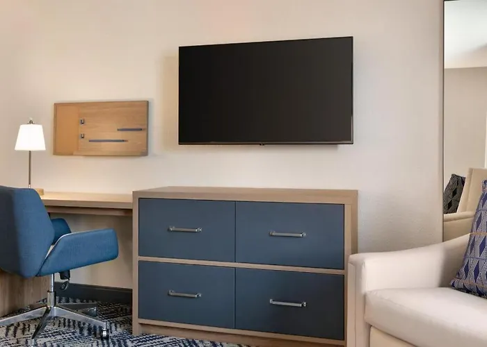 Candlewood By Ihg Springfield
