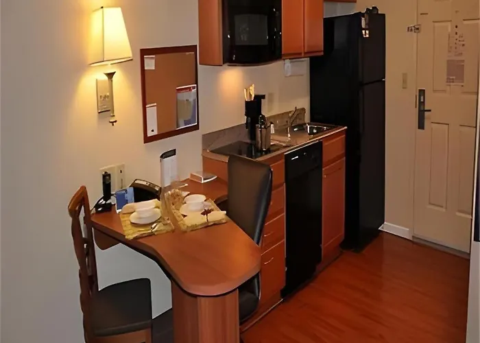 Candlewood By Ihg Hotel Springfield